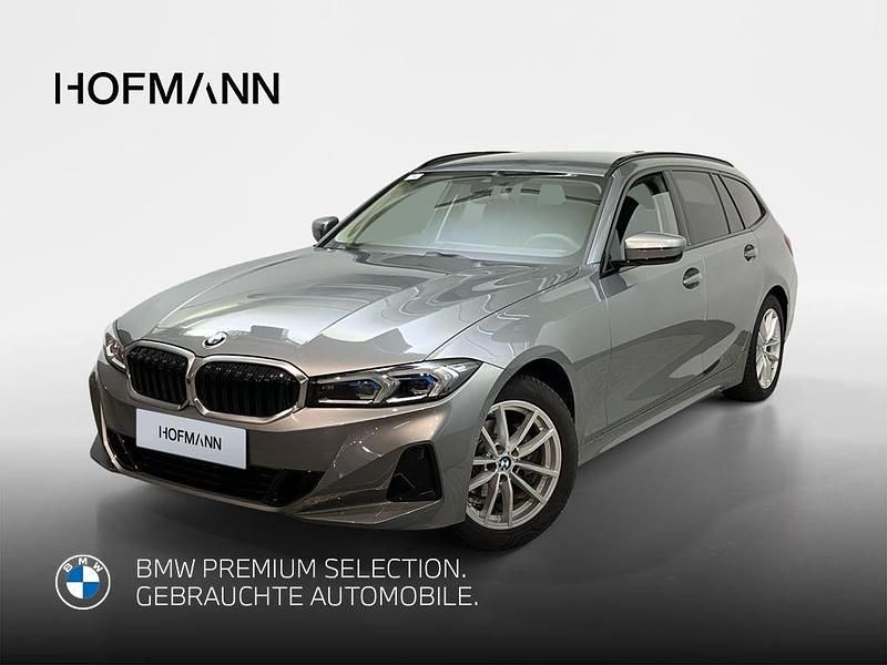 Skyscraper grau metallic Gebraucht 2024 BMW 318 Shadowline Kombi | 32.901 € (Fairer Preis) - Bild 1/3