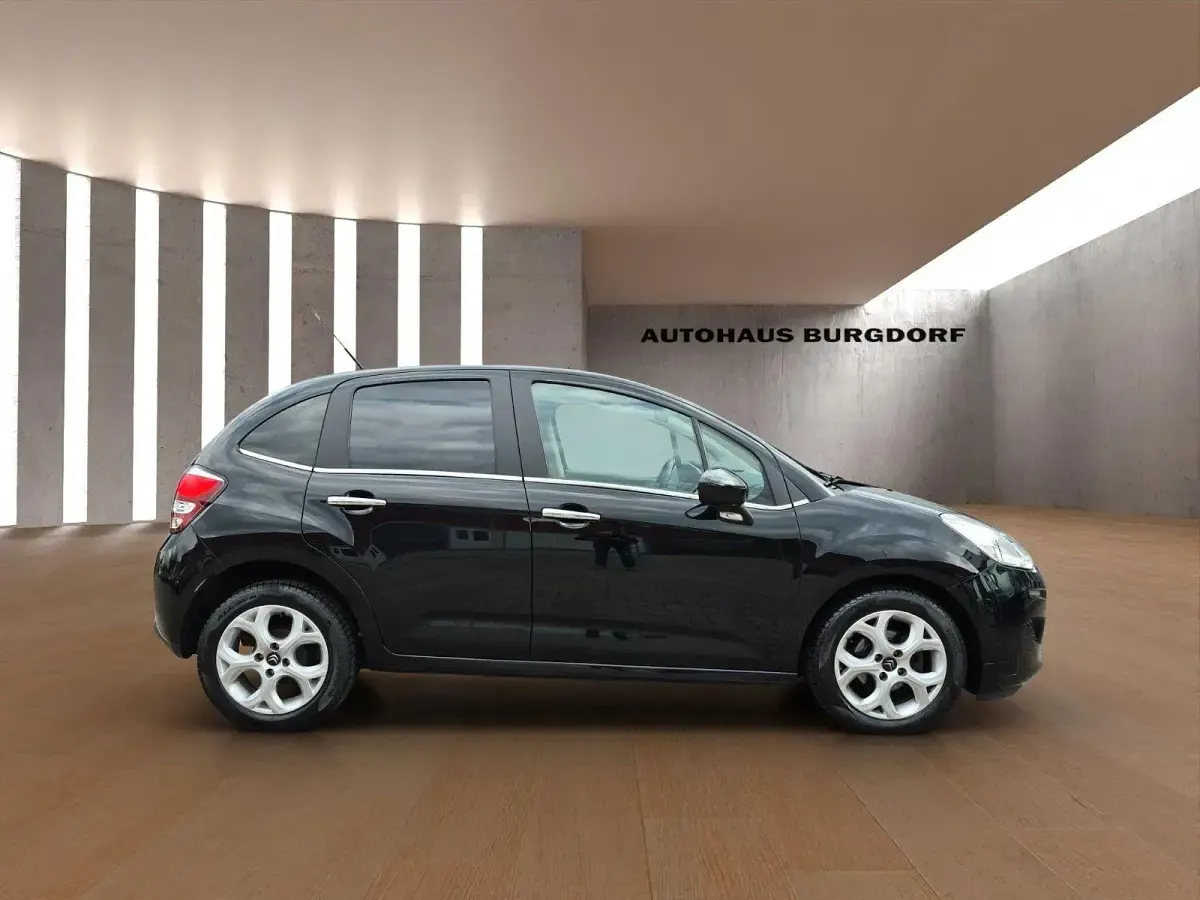 Gebraucht Citroën C3 SELECTION 82 PS (60 kW) 2015 Schwarz Kleinwagen