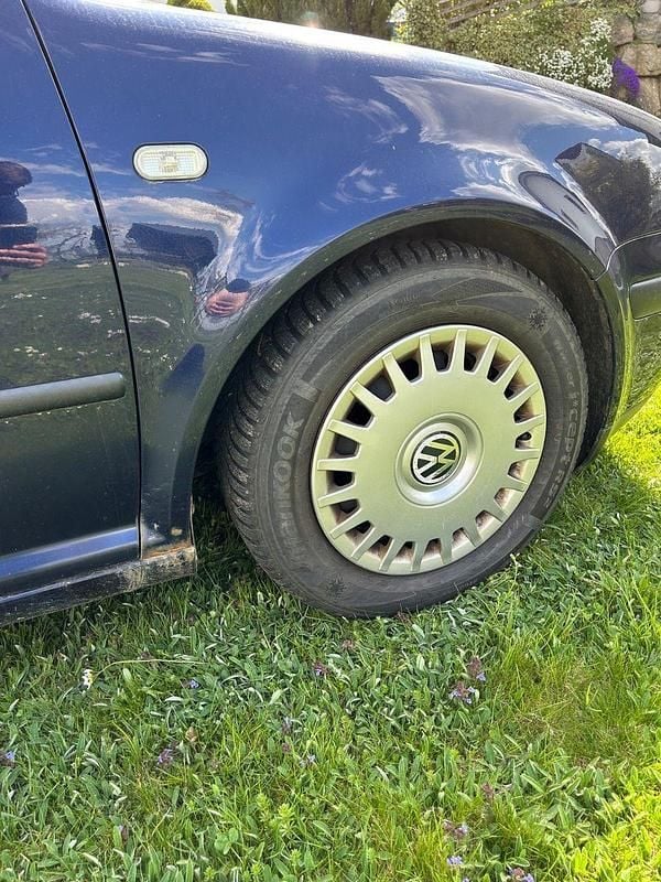 Second-hand VW Golf IV 101 CP (74 kW) 2000 Albastru Berlinǎ