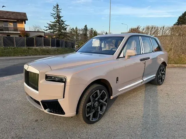 Neu Rolls Royce Cullinan 600 PS (441 kW) 2026 Black diamond SUV