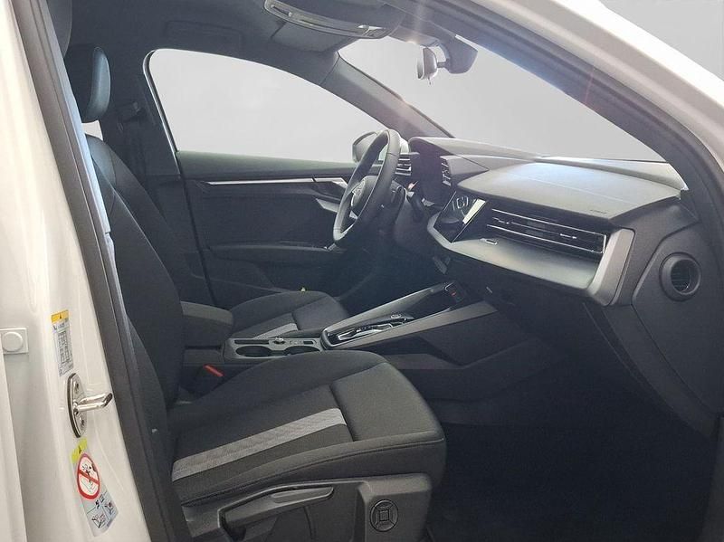 Second-hand Audi A3 Advanced 150 CP (110 kW) 2025 Alb Berlinǎ