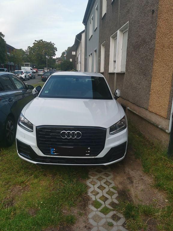 Weiß Gebraucht 2020 Audi Q2 Design SUV | 21.000 € (Guter Preis) - Bild 1/4