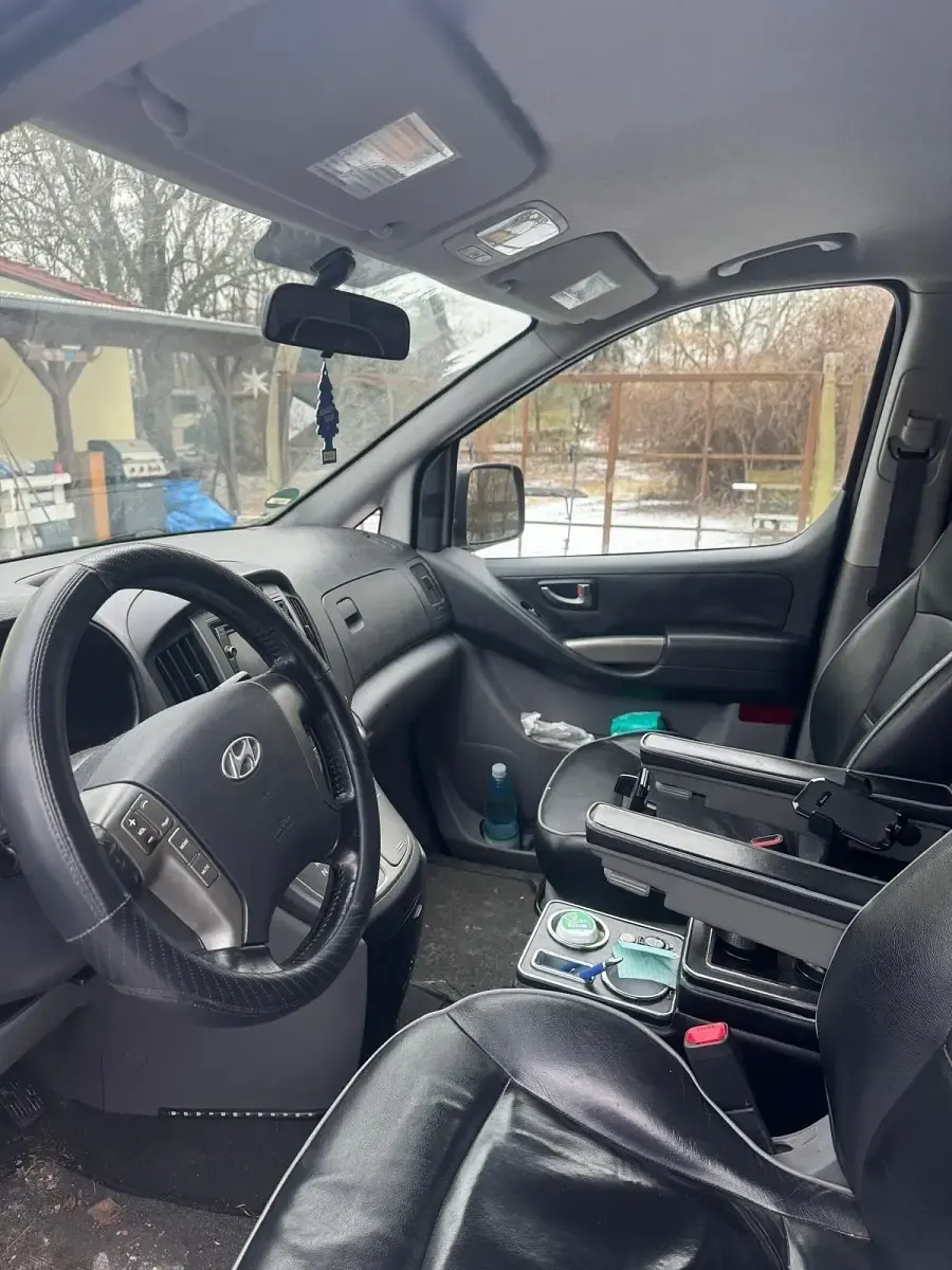 Gebraucht Hyundai H-1 170 PS (125 kW) 2012 Schwarz Van / Kleinbus