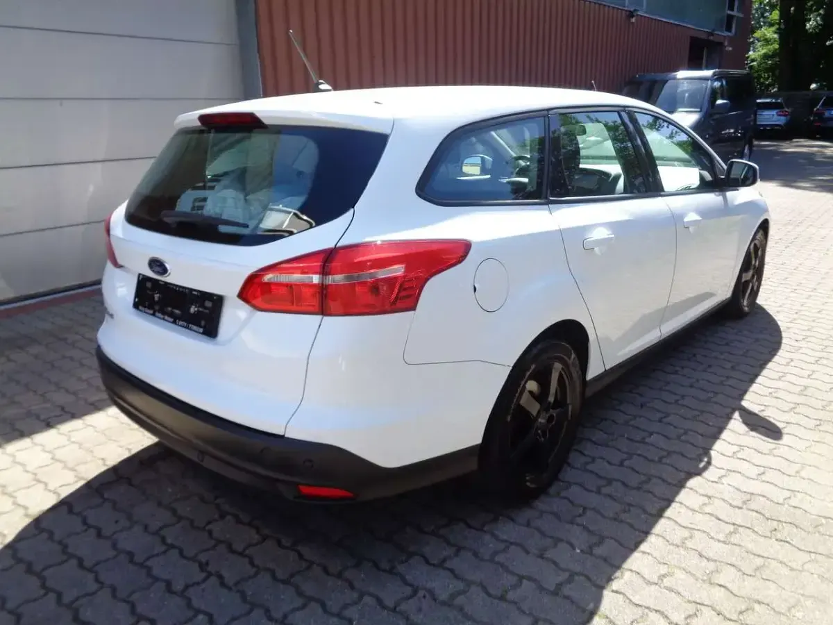 Gebraucht Ford Focus 105 PS (77 kW) 2018 Weiß Kombi