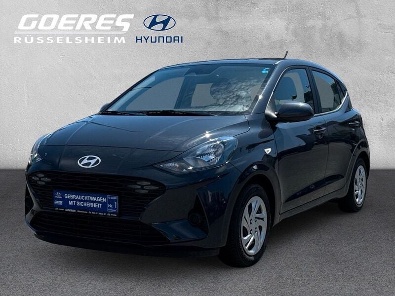Grau Gebraucht 2023 Hyundai i10 Kleinwagen | 17.240 € (Fairer Preis) - Bild 1/4
