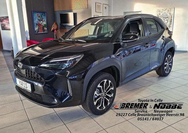 Schwarz Neu 2025 Toyota Yaris Cross SUV | 31.550 € (Etwas zu teuer) - Bild 1/4
