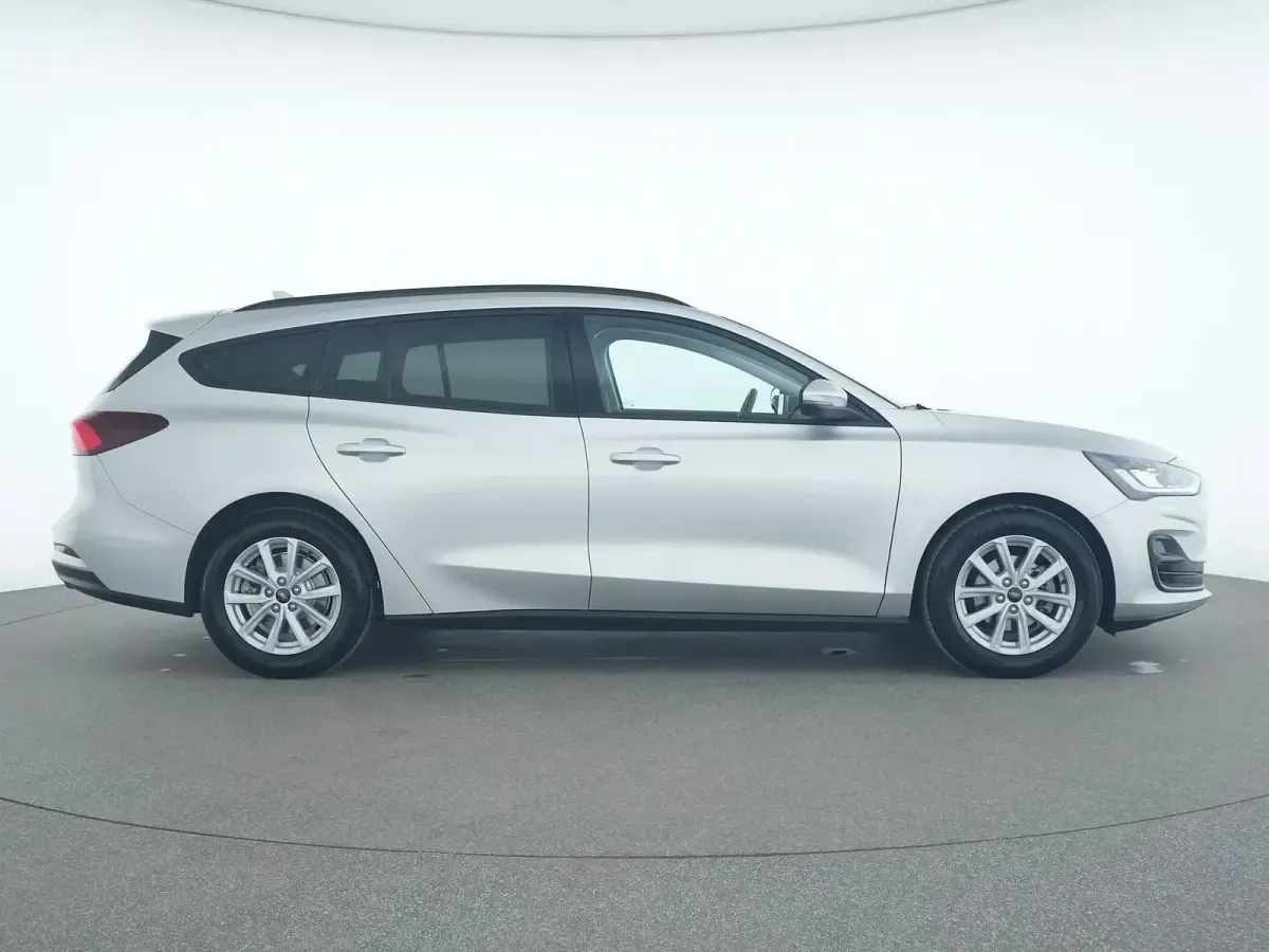 Używany Ford Focus Cool & Connect 120 KM (88 kW) 2022 Srebrny Kombi