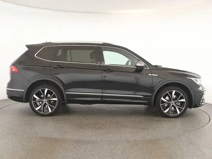 Gebraucht VW Tiguan Allspace R-line 193 PS (141 kW) 2024 Deep black perleffekt SUV