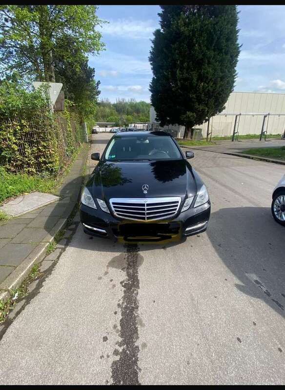 Schwarz Gebraucht 2010 Mercedes E220 Limousine | 7.800 € (Superpreis) - Bild 1/4