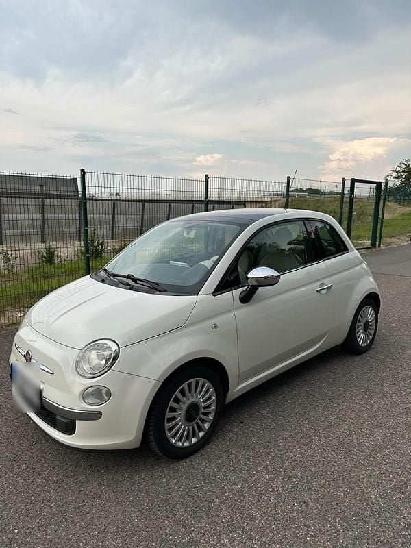 Weiß Gebraucht 2009 Fiat 500 Lounge Kleinwagen | 4.000 € (Fairer Preis) - Bild 1/4