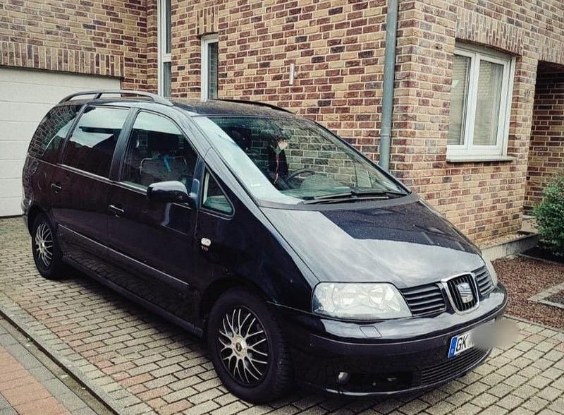 Schwarz Gebraucht 2007 Seat Alhambra Van / Kleinbus | 3.950 € (Fairer Preis) - Bild 1/4