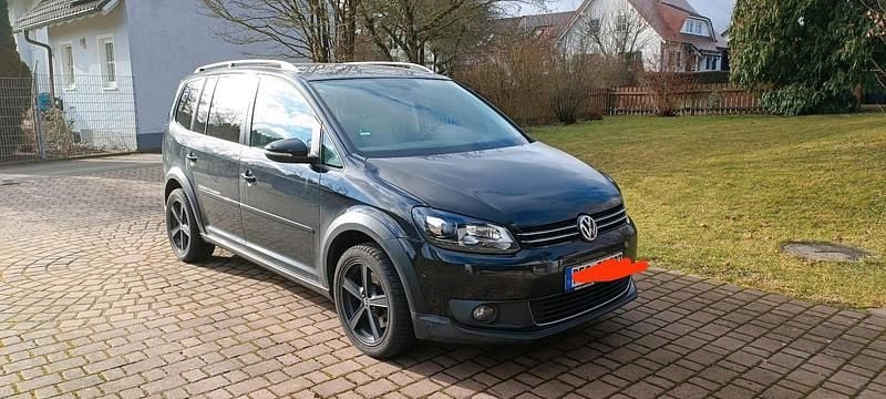 Gebraucht VW Touran Cross 140 PS (102 kW) 2014 Schwarz Van / Kleinbus