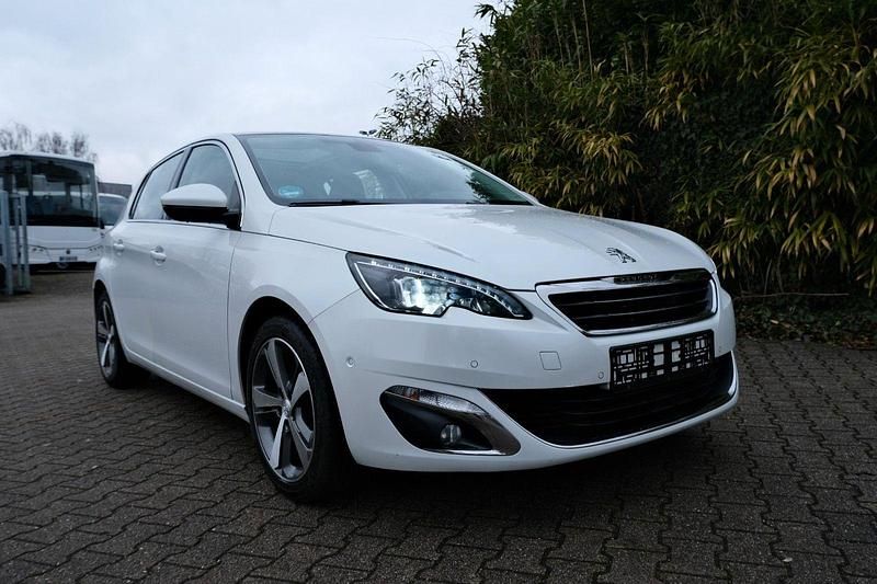 Weiß Gebraucht 2016 Peugeot 308 Allure Limousine | 8.900 € (Fairer Preis) - Bild 1/4