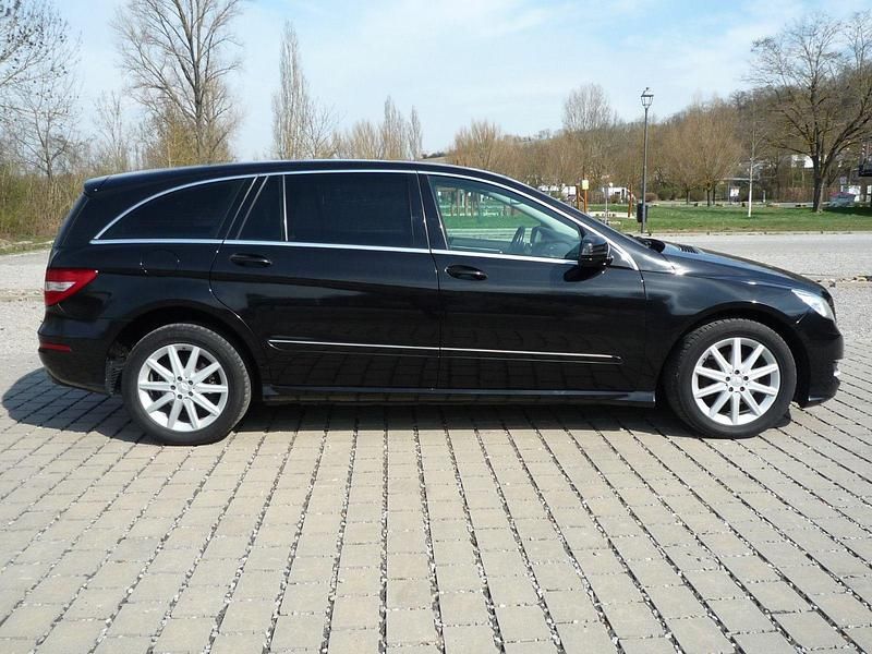 Usata Mercedes R350 265 CV (194 kW) 2013 Nero Monovolume