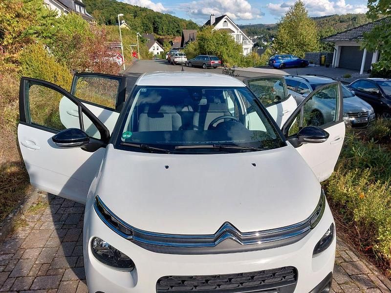 Weiß Gebraucht 2020 Citroën C3 PureTech Kleinwagen | 11.900 € (Fairer Preis) - Bild 1/4