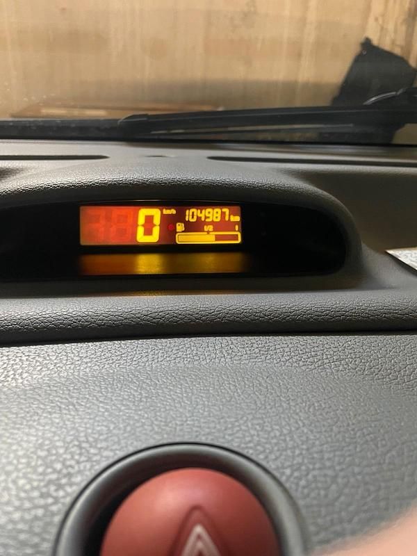 Second-hand Renault Twingo 59 CP (43 kW) 2006 Alb Hatchback