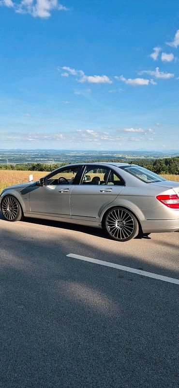 Silber Gebraucht 2008 Mercedes C280 Limousine | 9.200 € (Fairer Preis) - Bild 1/4