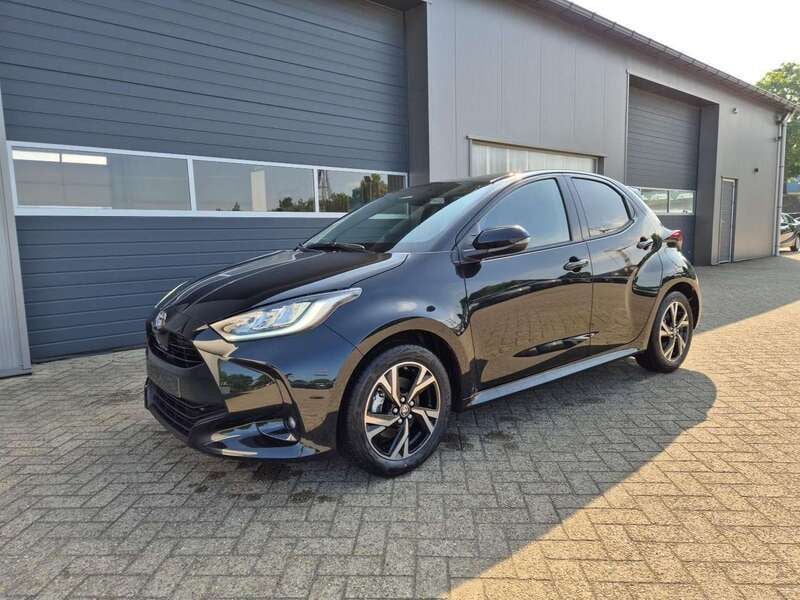 Mysticschwarz metallic Neu 2025 Toyota Yaris Kleinwagen | 25.490 € (Fairer Preis) - Bild 1/4