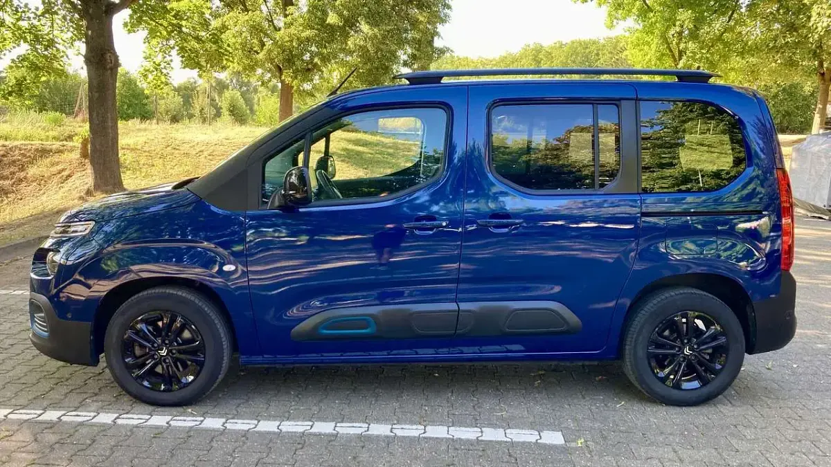 Gebraucht Citroën Berlingo 100 kW (136 PS) 2023 Blau Van / Kleinbus