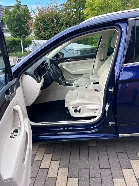 Gebraucht VW Passat Highline 220 PS (161 kW) 2018 Blau Kombi
