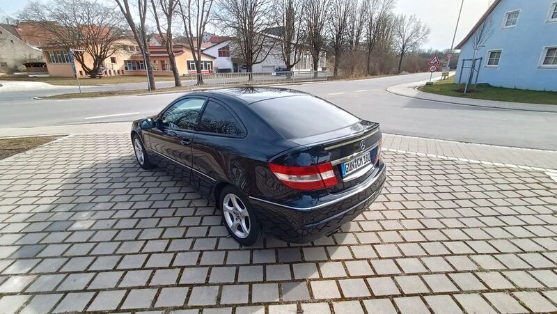 Blau Gebraucht 2009 Mercedes CLC180 Kleinwagen | 5.990 € (Fairer Preis) - Bild 1/4