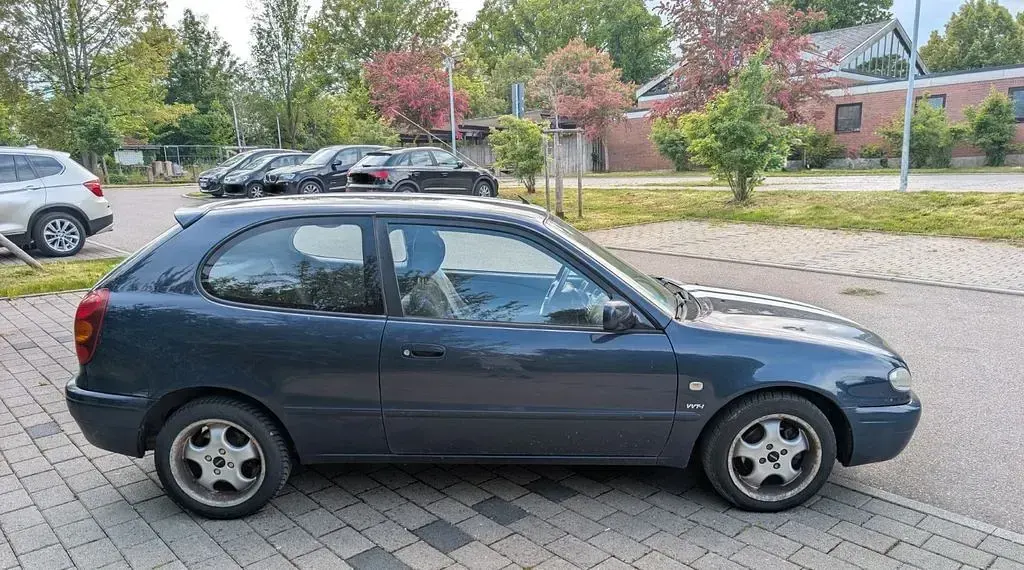 Gebraucht Toyota Corolla Sol 110 PS (80 kW) 2001 Blau Limousine