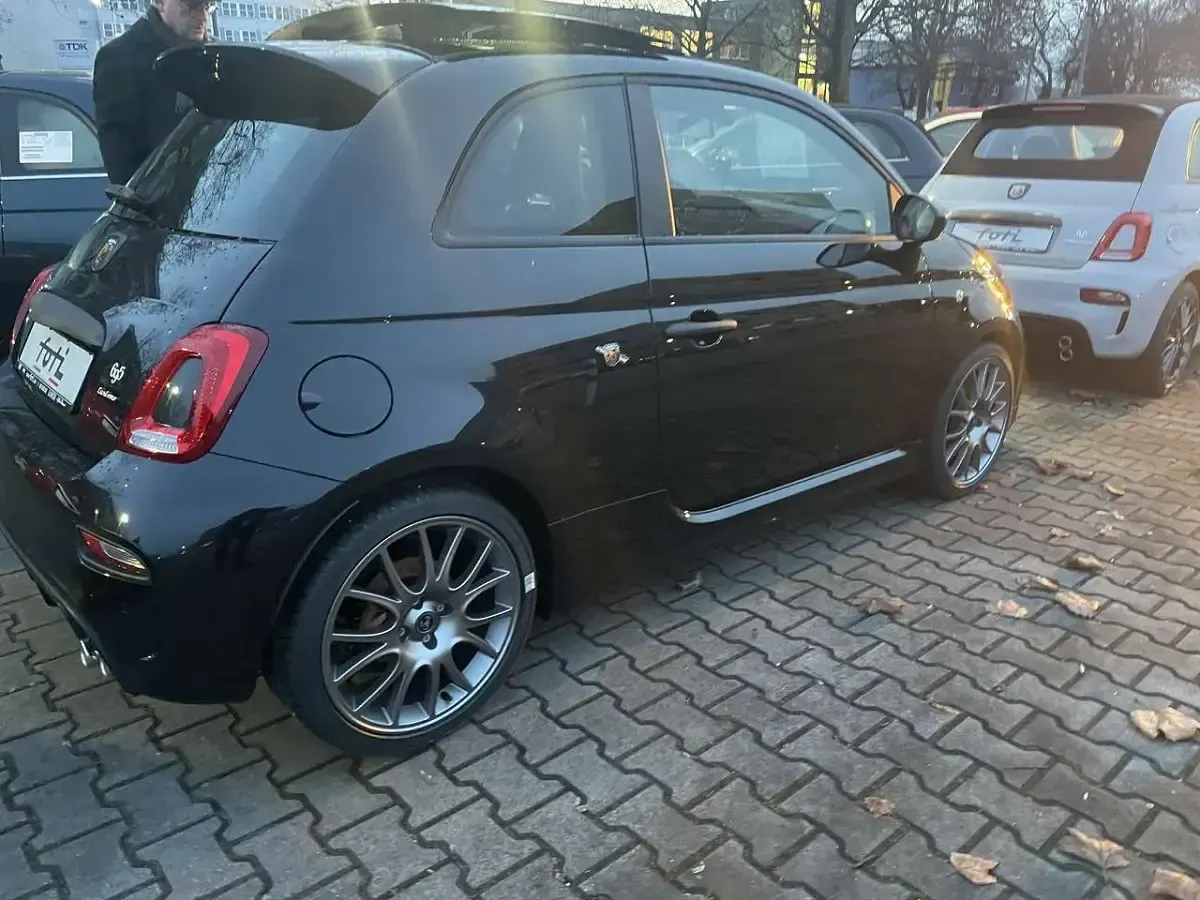 Gebraucht Abarth 695 Turismo 179 PS (131 kW) 2023 Schwarz Kleinwagen