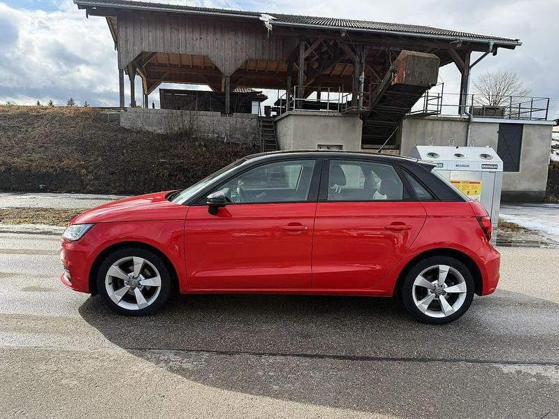 Gebraucht Audi A1 Sportback Sport 95 PS (69 kW) 2015 Rot Kleinwagen