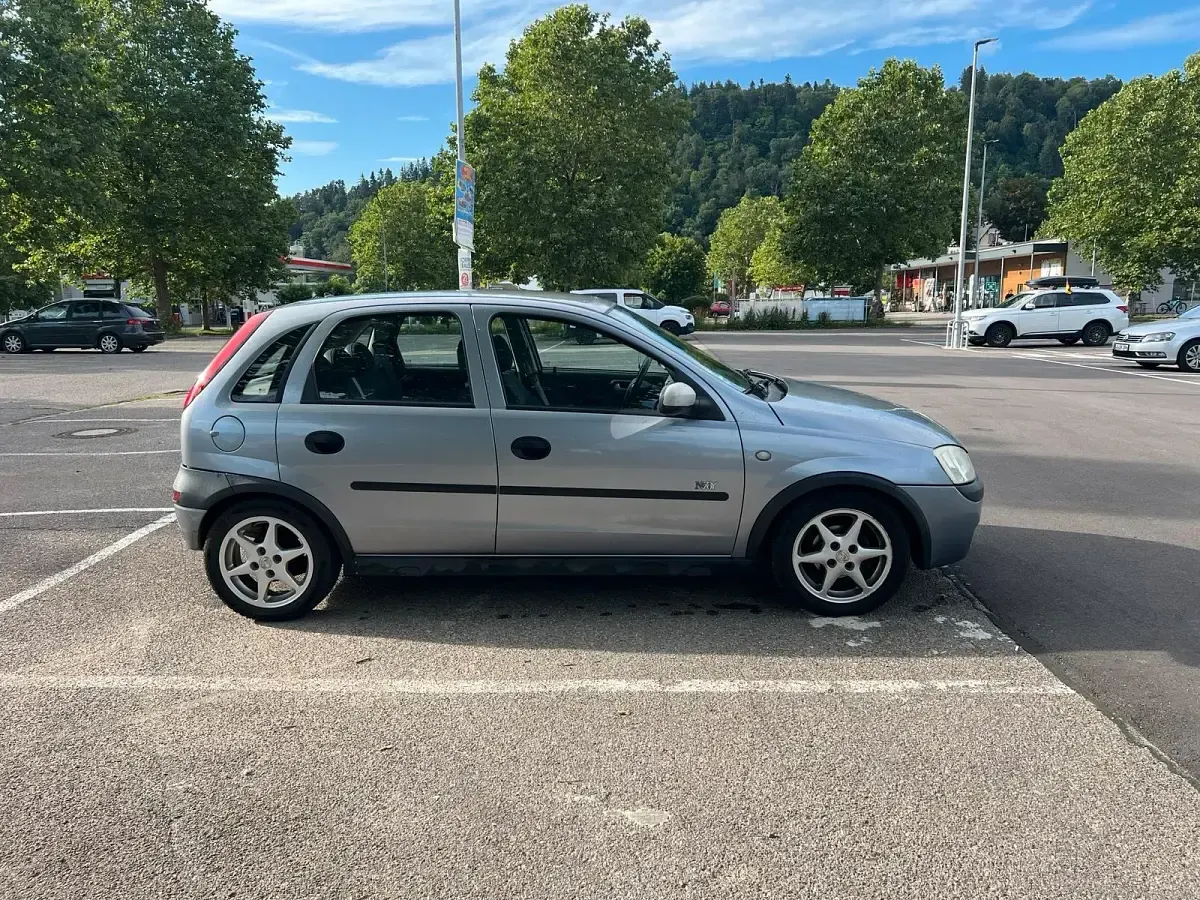 Gebraucht Opel Corsa 75 PS (55 kW) 2003 Silber Kleinwagen