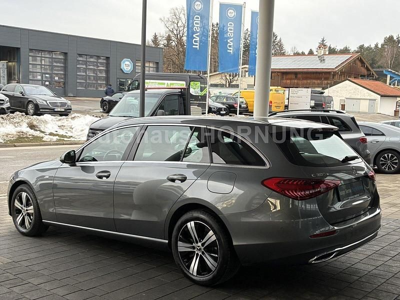 Usado Mercedes C300e Advanced 313 HP (230 kW) 2025 Cinzento Sedan