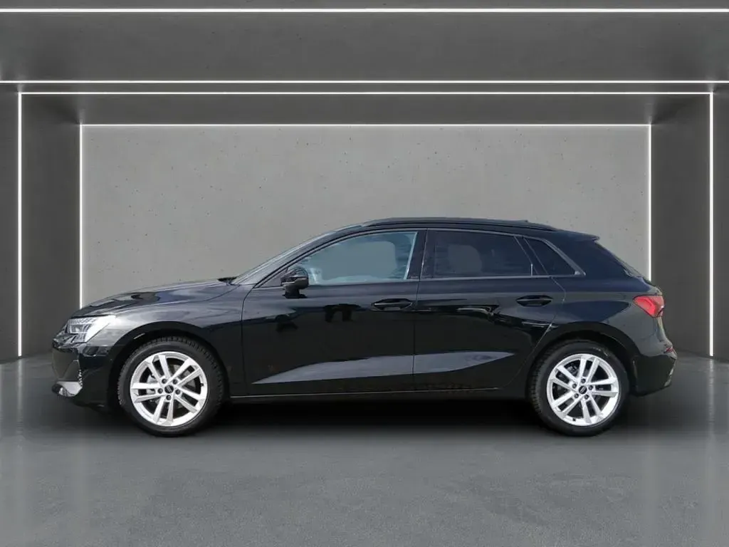 Gebraucht Audi A3 Ambiente 116 PS (85 kW) 2025 Schwarz Limousine