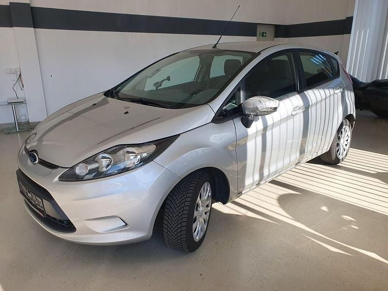 Gebraucht Ford Fiesta Trend 60 PS (44 kW) 2009 Silber Kleinwagen
