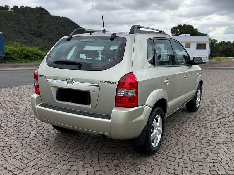 Grau Gebraucht 2008 Hyundai Tucson GLS SUV | 5.300 € (Fairer Preis) - Bild 1/4