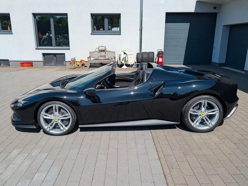 Neu Ferrari 296 829 PS (609 kW) 2025 Schwarz Cabrio