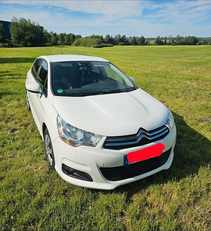 Weiß Gebraucht 2012 Citroën C4 Limousine | 4.300 € (Fairer Preis) - Bild 1/4
