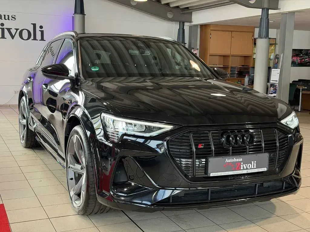 Second-hand Audi e-tron S-Line 369 kW (503 CP) 2022 Negru SUV