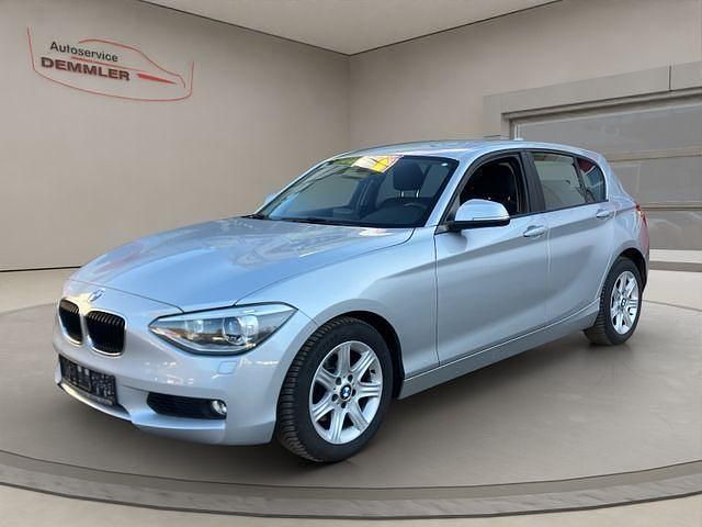 Glaciersilber metallic Gebraucht 2012 BMW 118 Advantage Kleinwagen | 9.900 € (Fairer Preis) - Bild 1/4