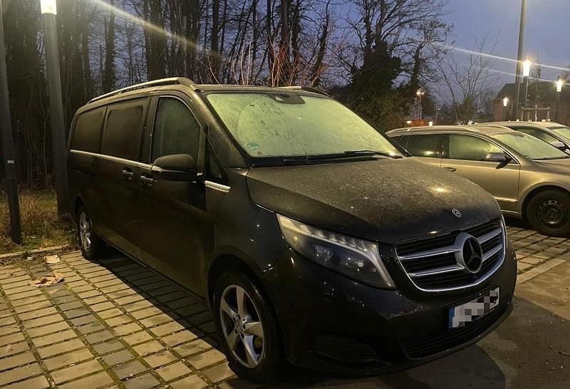 Schwarz Gebraucht 2019 Mercedes V220 Van / Kleinbus | 23.100 € - Bild 1/4