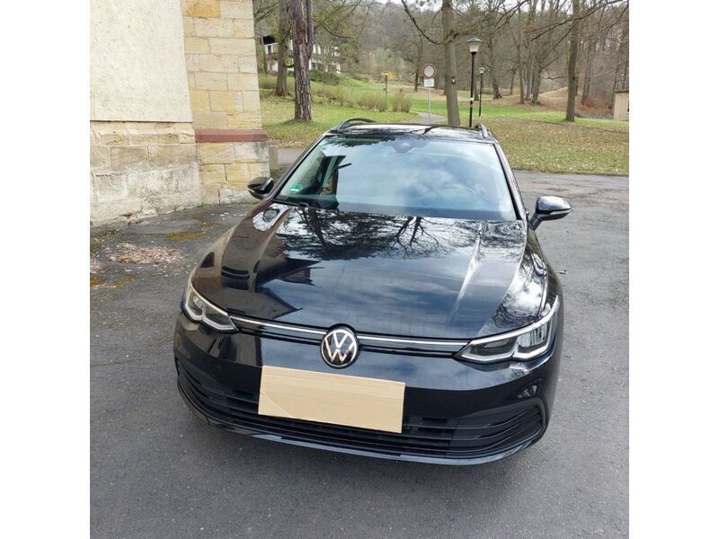 Deep black perleffekt (metallic) Gebraucht 2022 VW Golf VIII Life Kombi | 23.990 € (Fairer Preis) - Bild 1/4
