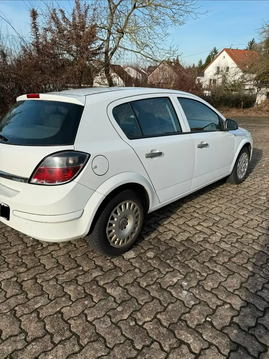 Gebraucht Opel Astra 90 PS (66 kW) 2009 Weiß Limousine