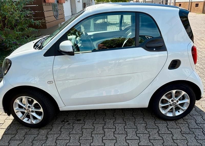 Weiß Gebraucht 2016 Smart ForTwo Coupé Kleinwagen | 7.590 € (Guter Preis) - Bild 1/4