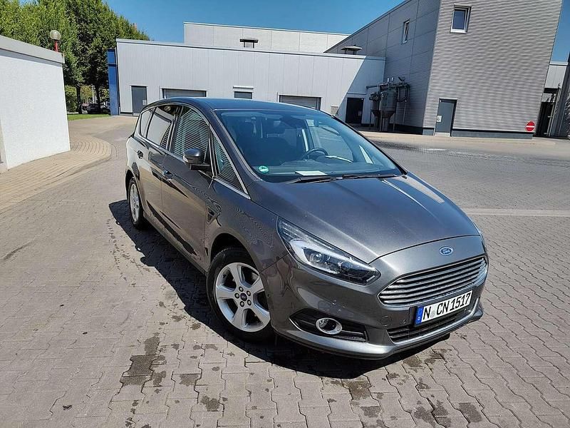 Grau Gebraucht 2017 Ford S-MAX Titanium Kombi | 17.800 € (Fairer Preis) - Bild 1/4