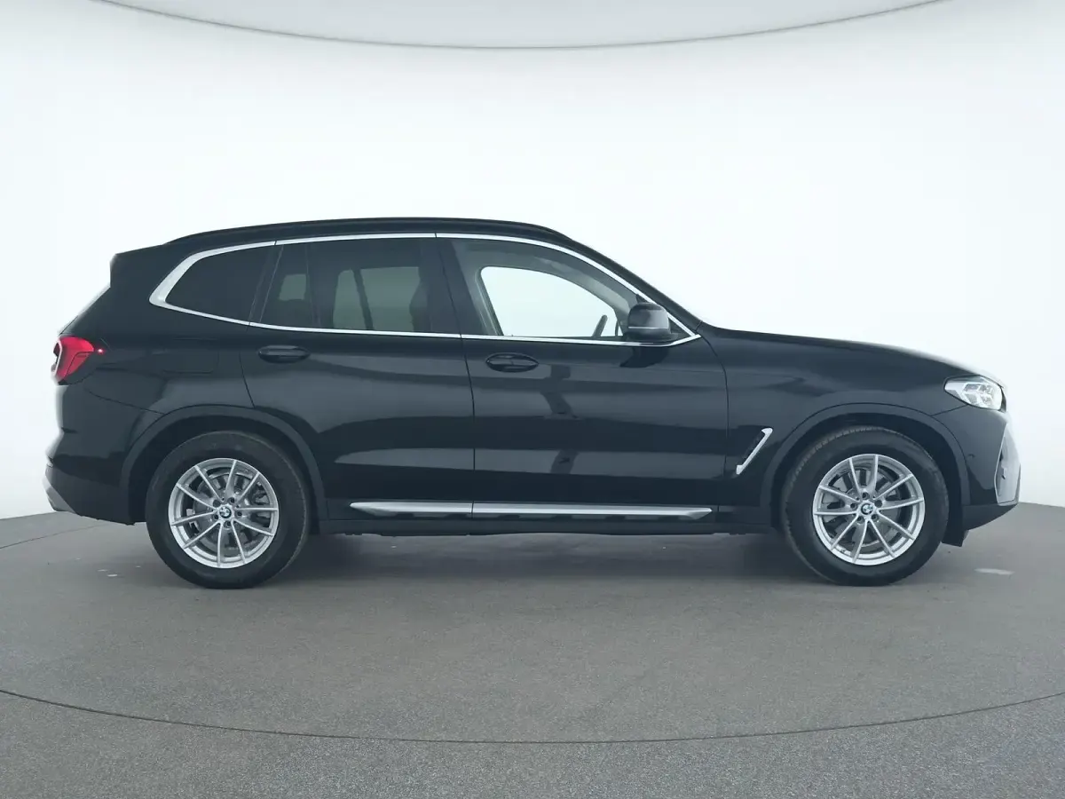 Używany BMW X3 Shadowline 190 KM (139 kW) 2024 Czarny SUV