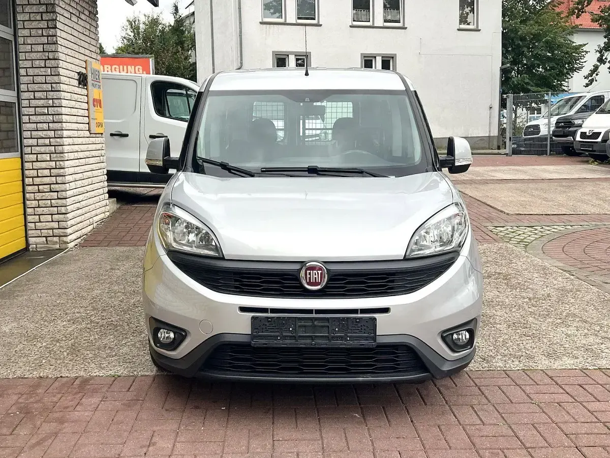 Gebraucht Fiat Doblò 101 PS (74 kW) 2015 Silber Van / Kleinbus