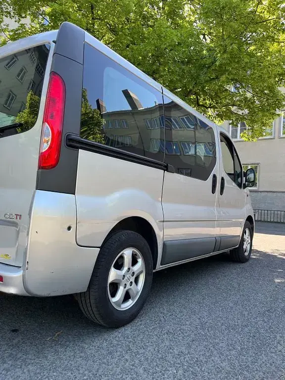 Gebraucht Opel Vivaro 114 PS (83 kW) 2014 Silber Van / Kleinbus