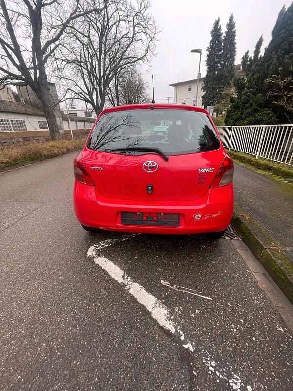 Gebraucht Toyota Yaris 69 PS (50 kW) 2008 Rot Kleinwagen