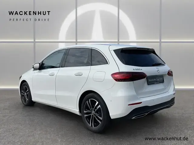 Gebraucht Mercedes B250e Advanced 218 PS (160 kW) 2024 Weiss Kleinwagen