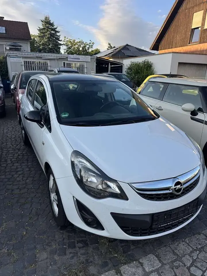 Gebraucht Opel Corsa Color Edition 101 PS (74 kW) 2015 Casablanca weiss Kleinwagen