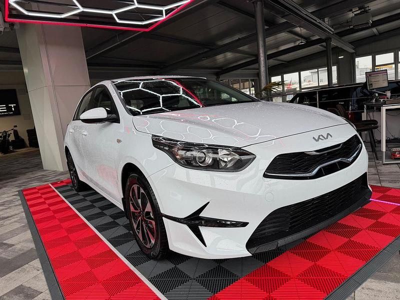 Neu Kia Ceed Vision 101 PS (74 kW) 2025 Other Kleinwagen