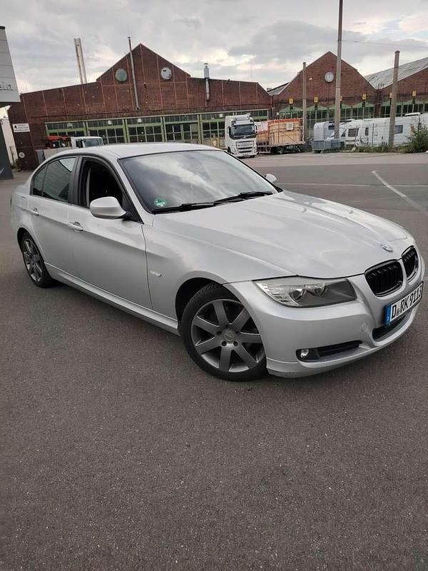 Gebraucht 2010 BMW 318 Lifestyle Limousine | 5.900 € (Fairer Preis) - Bild 1/4